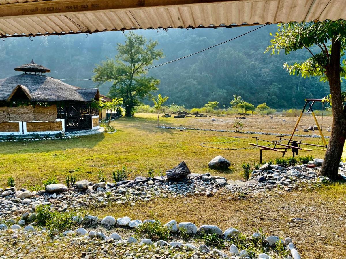 Aura Wildlife Camp And Resorts Marchula Bagian luar foto